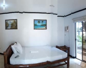 Shane Beach Resort - San Fabian - Bedroom