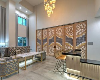 Hampton Inn & Suites by Hilton Shenandoah The Woodlands - Shenandoah - Salónek