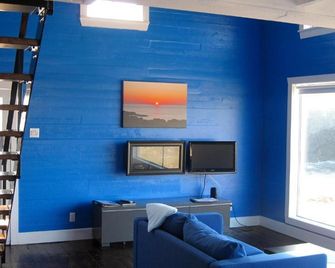 The Old Salt Box Co. - Aunt Glady's - Fogo - Living room