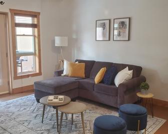 Waterfront Luxury Lakeside Retreat at Casa Del Mila Oro Lake Osoyoos - Osoyoos - Living room