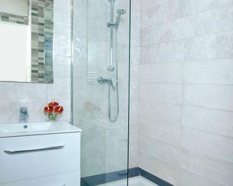 Residhome Lyon Gerland - Lyon - Bathroom