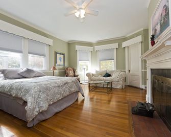 Spectacular Ocean Views, Walking Distance To Town, Bike Into Acadia - Bar Harbor - Bedroom