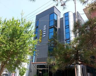 Stay Romantictriphostel - Gyeongju - Building