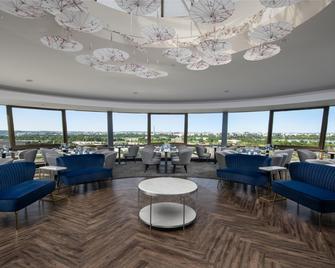 DoubleTree by Hilton Washington DC - Crystal City - Arlington - Lounge