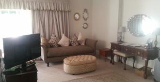 Lemon Tree Lane - Port Elizabeth - Living room