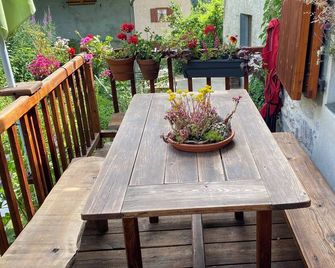 10 minutes from the ski slopes, authenticity, charm, and great comfort - Vallouise-Pelvoux - Patio
