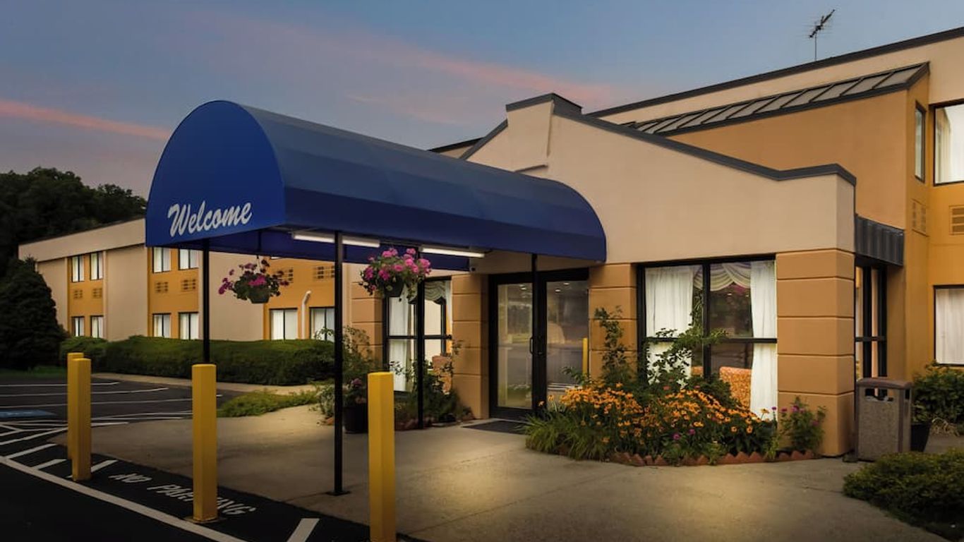 All Seasons Inn & Suites