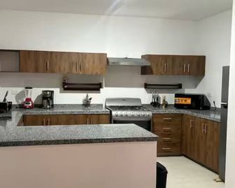 Casa Mujer Ceiba - Indoor Pool - We Invoice - Villahermosa - Kitchen