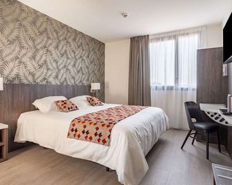 Brit Hotel Ploermel - Hotel de l'Hippodrome - Ploërmel - Ložnice
