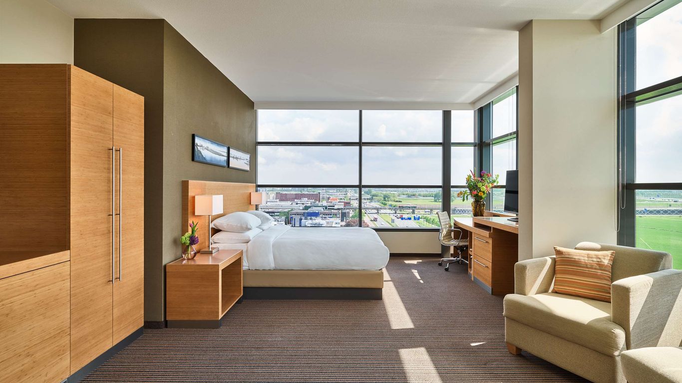 حياة بالاس أمستردام إيربورت