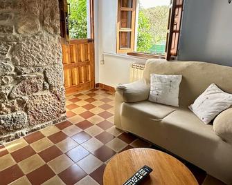 Rural Accommodations Casa Fabián, La Cabaña (Pet Friendly) - Castrillón (Aviles) - Sala de estar