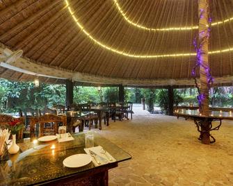 Lohagarh Corbett Resort - Belparāo - Restaurante