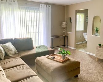 Cozy, Clean, Centrally Located Condo - Lima - Wohnzimmer