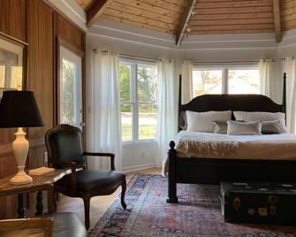Fully renovated campus home. - Sewanee - Bedroom