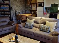 The Cottage Is A Renovated Wing Of An Old Victorian Gate Lodge Of Ashford Castle - Cong - Stue