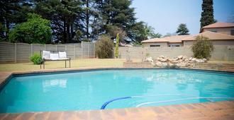Terrylin Backpackers - Adults Only - Kempton Park - Piscina