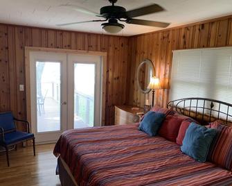 Lake front on North shore of Lake Weir, Florida (it is NOT a duplex / 2 entries) - Ocklawaha - Bedroom