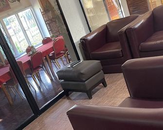St Ann's Guest House Ltd. - Port-of-Spain - Lounge
