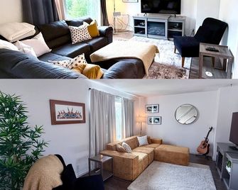 Maple House - Masset - Living room