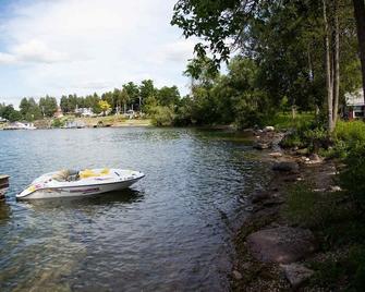 2 Br Cabin - Waterfront Location On St. Lawrence River - Ogdensburg - Edificio