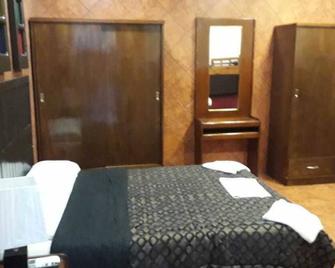 Residencia Leones de Castilla - Asuncion - Bedroom
