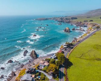 Seamist Beach Cottage - Bodega Bay - Building