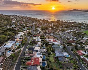 Hale Ohana, Private, Oceanview home w/pool, Licensed TAT home - Honolulu - Outdoors view