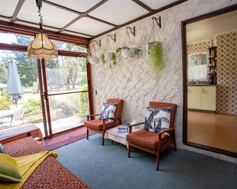 Swan Cove Beachfront - Paynesville - Wohnzimmer