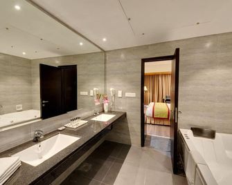 Hotel Combermere - Shimla - Bathroom