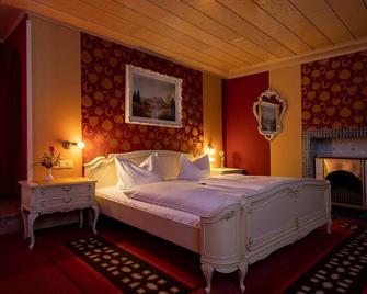 Hotel-Restaurant Straussen - Harburg - Bedroom