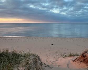 Beach Front Cottage - Lake Superior - Marquette - Beach