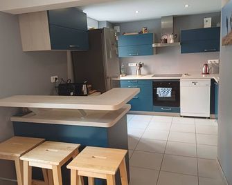 Le grenier à sel, Chaleureux 2 Chambres-Centre-Gare - Reims - Kitchen