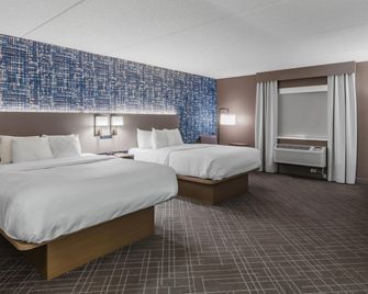Comfort Inn & Suites Jackson - West Bend - Jackson - Спальня