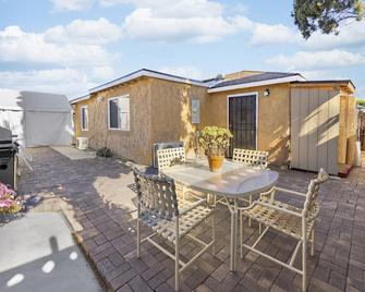 Privatehouse,3bd1king2queen W/Kitchen,patio,bbq,ac,free Parking,laundry &wifi - El Monte - Patio