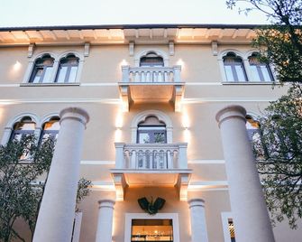 Degrassi Boutique Garni Hotel Izola - Izola - Budova