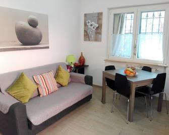 L'angoletto Casa Vacanze - Ciampino - Wohnzimmer