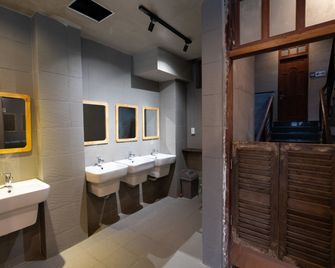 9 Hostel and Bar - הו צ'י מין סיטי - חדר רחצה