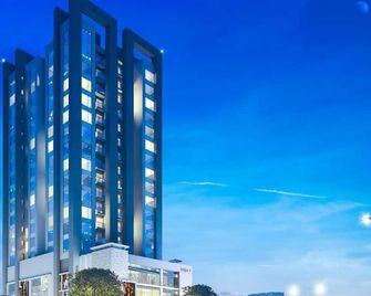 Indigo Heights Hotel & Suites - Lahore - Building