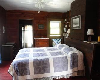 Blue Ridge Parkway Meadows of Dan; Fresh Air, Quiet, Lakeview, pet-Friendly - Meadows of Dan - Habitación