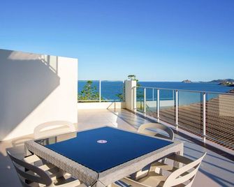 Ocean View Apartment Yeppoon - Yeppoon - Balcony