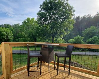 Private/Between PF & Knox/DOG friendly/creek/large yard - Seymour - Balcón