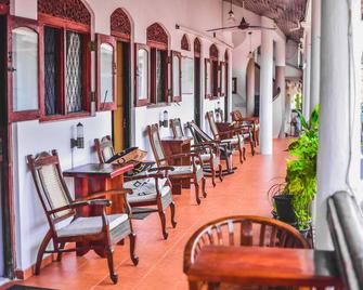 Mrs Wijenayake's Beach Haven Guest House - Galle - Patio