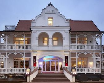 Hotel Villa Belvedere - בינץ - בניין