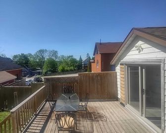 Entire Home in Midland with seasonal Cottage Patio Suite - Midland - Balcón
