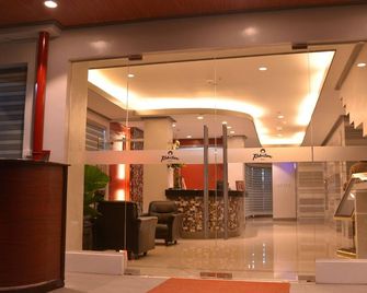 Robertson Hotel - Naga - Ingresso