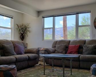 Desert Vacation Rental in Borrego Springs, California - Borrego Springs - Living room