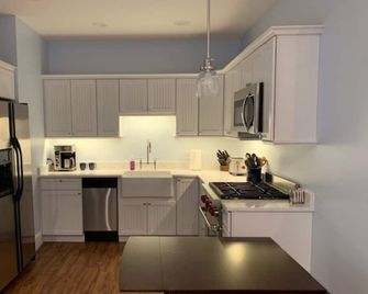 Vineyard View Apartment Petoskey - Petoskey - Küche