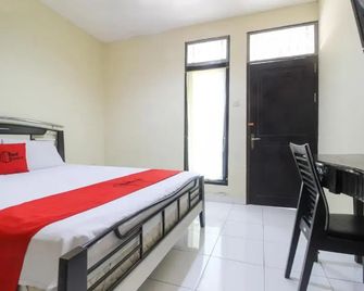 RedDoorz near Puskesmas Sei Jang Tanjung Pinang - Tanjung Pinang - Slaapkamer