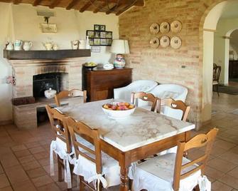 Villarondanella - Fermo - Comedor