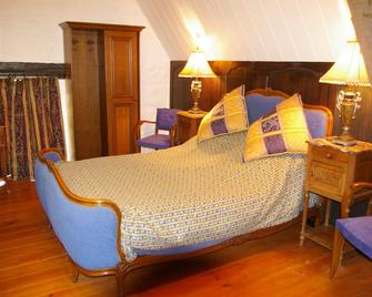 Old Farmhouse with 5 Bedrooms Classified 3 - Vire Normandie - Bedroom